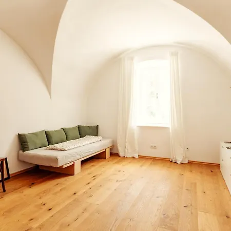 Gewoelbezimmer Am Hauptplatz 28 *